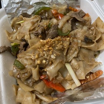 Khmer Thai Kitchen - Drunken noodles w/ beef, medium spicy - Thai Near Me - Marysville, California