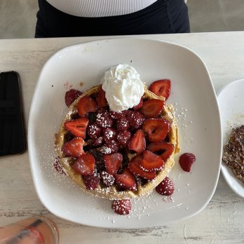 SYRUP - St Charles - Bananza Waffle (instead of bananas my gf asked for strawberries) - Breakfast & Brunch Near Me - St. Charles, Illinois