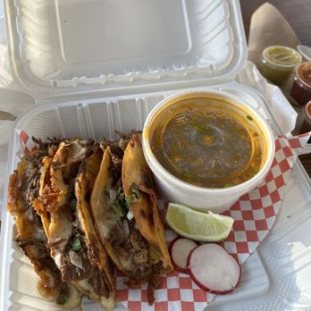 Mio Streetfood - Birria Tacos - Food Trucks Near Me - Bothell, Washington