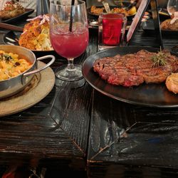 Weso Steakhouse - Drink Sangría Mac and cheese Rib eye