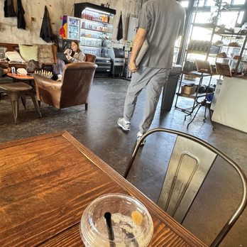Smoky Hollow Roasters - Industrial ambience - Coffee Roasteries Near Me - El Segundo, California Smoky Hollow Roasters - Industrial ambience - Coffee Roasteries Near Me - El Segundo, California