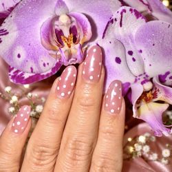 Alo Nails Bar
