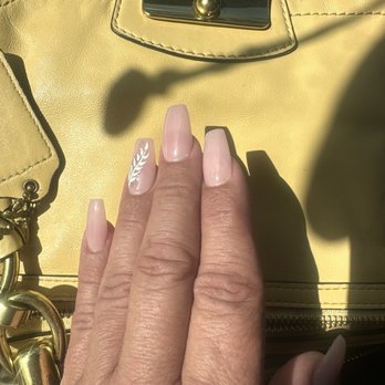 Lindaa Nail Spa - Nail Salons Near Me - La Mirada, California