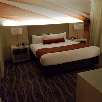 Mohegan Sun - The bed love the lighted headboard - Hotels Near Me - Uncasville, Connecticut Mohegan Sun - The bed love the lighted headboard - Hotels Near Me - Uncasville, Connecticut