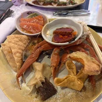 Sushi Kingdom - Sashimi salmon, crab legs, seared Tuna, Wonton salmon taco - Sushi Bars Near Me - Dunwoody, Georgia