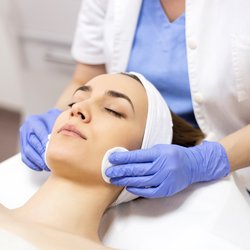 The Garden Spa'T Organic - Tanis is now working Sundays!  Check our schedule and come in for a Mangosteen Lactic Acid Peel!