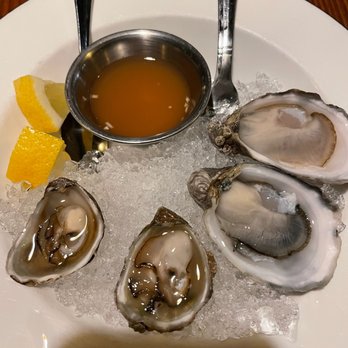 Party Bar - Wide selection of locally sourced oysters - Cocktail Bars Near Me - Eugene, Oregon