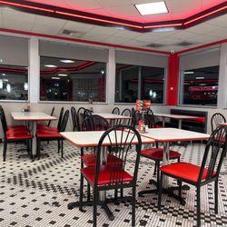 Steak ’n Shake - Dining area