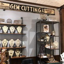 The Highlands Gem Shop - In-house artisan made jewelry for that special gift from Highlands.