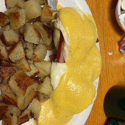 Dottie's Hometown Cafe - Eggs Benedict with home fries