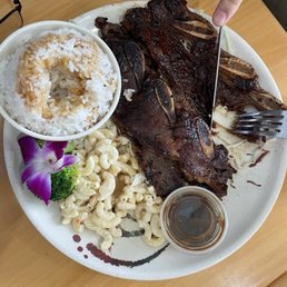Hawaiian BBQ Beef Short Rib with White Rice and Macaroni Salad Hawaiian BBQ Beef Short Rib with White Rice and Macaroni Salad