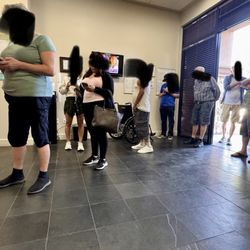 SimonMed Imaging - Queen Creek - Line of people who are waiting to check in at San Tan location