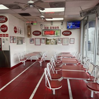 Hamburger Habit - Dining room - Burgers Near Me - Los Angeles, California Hamburger Habit - Dining room - Burgers Near Me - Los Angeles, California