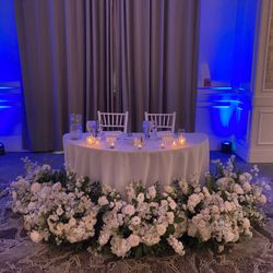 Modern Bouquet - Sweetheart table!