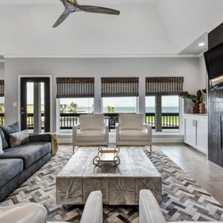 7 Palms Estate - Living Space