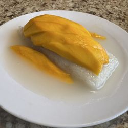 Pimon Thai - Mango sticky rice dessert