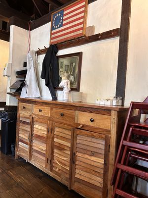 Warren Tavern by null
