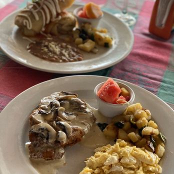John's Place - Chicken fried steak, pepper cheese and onion burrito, 2 mimosas for 20$ usd - American Near Me - Cabo San Lucas, BCS John's Place - Chicken fried steak, pepper cheese and onion burrito, 2 mimosas for 20$ usd - American Near Me - Cabo San Lucas, BCS