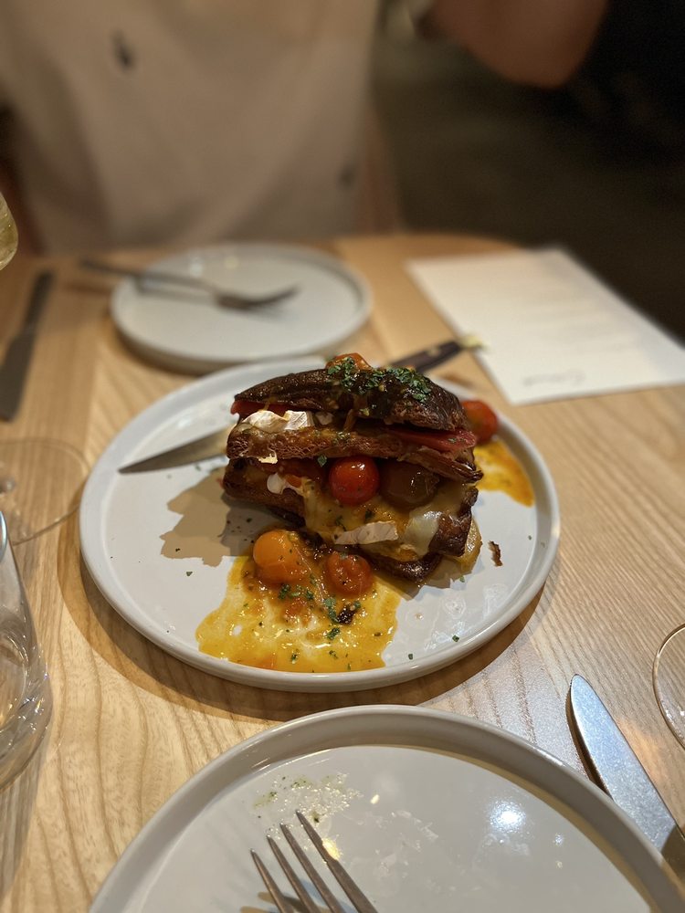 Social spots from Claud