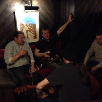The Dirty Onion - The live band having a wee drink in between songs - Pubs Near Me - Belfast, BFS