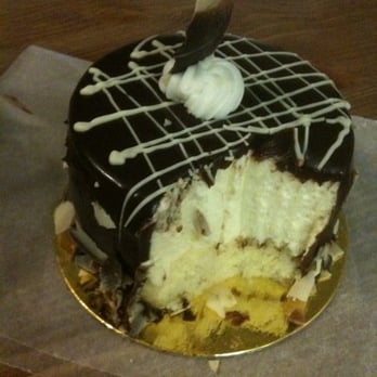 Carlo's Bakery - Bakeries Near Me - Hoboken, New Jersey