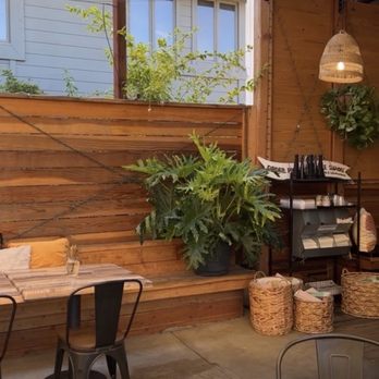 Side Yard Public House - outdoor seating area - Sports Bars Near Me - Escondido, California Side Yard Public House - outdoor seating area - Sports Bars Near Me - Escondido, California