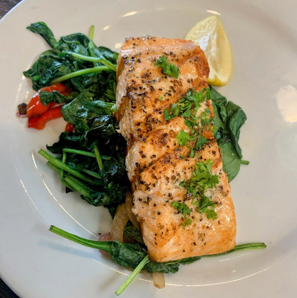 Boathouse Bar & Grill