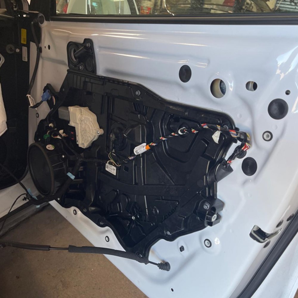 Le Auto Glass - Auto Glass Services Near Me - Oakland, California Le Auto Glass - Auto Glass Services Near Me - Oakland, California
