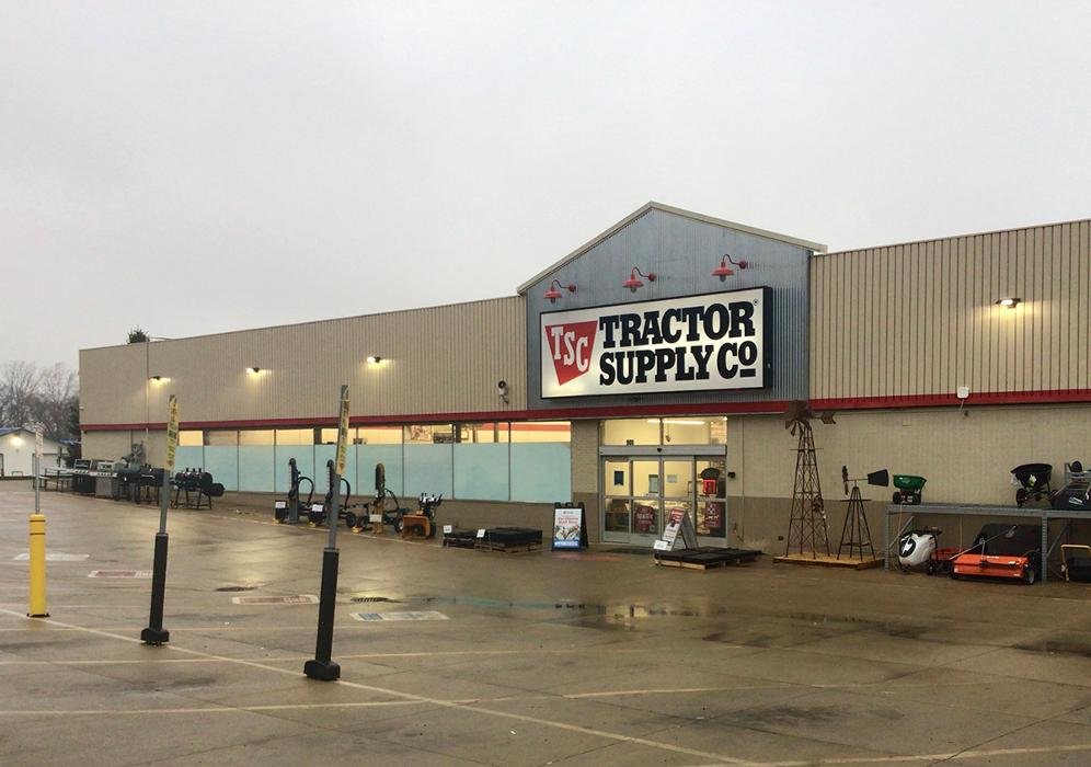 TRACTOR SUPPLY 900 S Main St, East Peoria, Illinois Sporting Goods