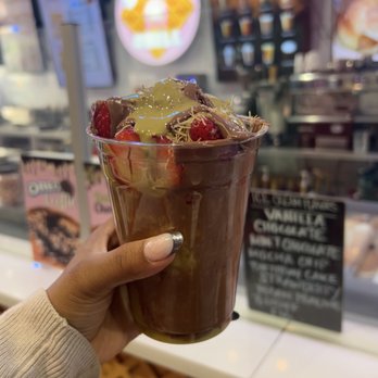 Scoop N Chill - dubai choc strawberries - Gelato Near Me - Berkeley, California Scoop N Chill - dubai choc strawberries - Gelato Near Me - Berkeley, California