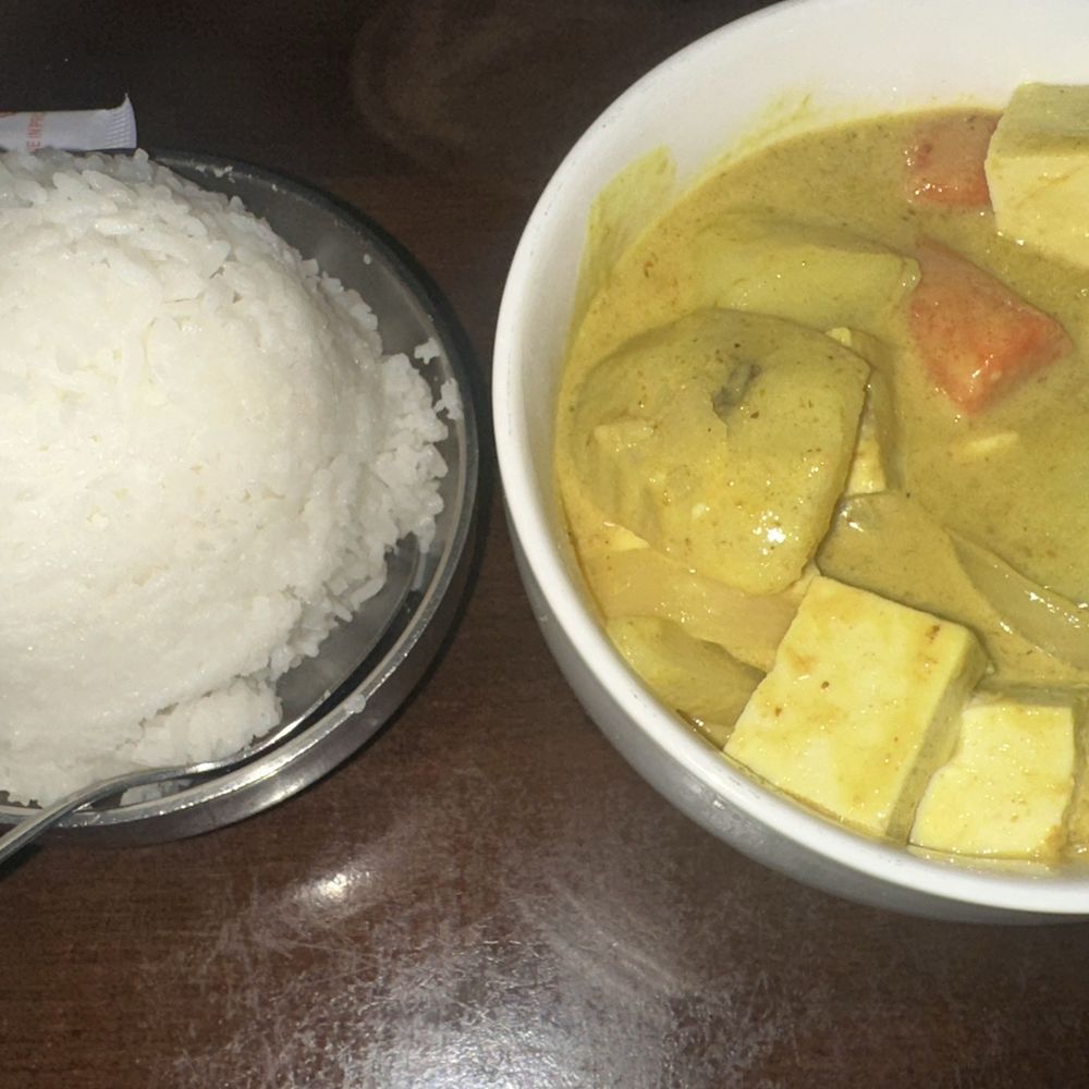 Yellow curry soft tofu + side of white rice Yellow curry soft tofu + side of white rice