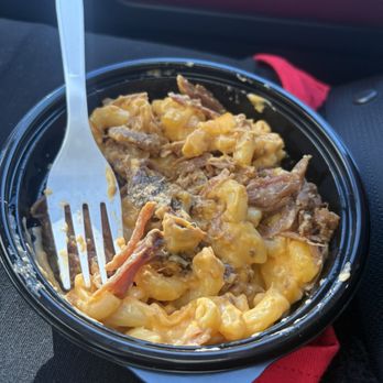 Buc-ee's - Pulled pork Mac and cheese - Gas Stations Near Me - Calhoun, Georgia