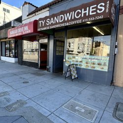 Ty Sandwich - Outside