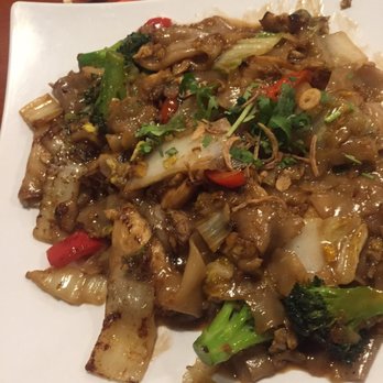 Street Asian Food - Pad sew ee with chicken-so good!!! - Thai Near Me - Buffalo, New York Street Asian Food - Pad sew ee with chicken-so good!!! - Thai Near Me - Buffalo, New York