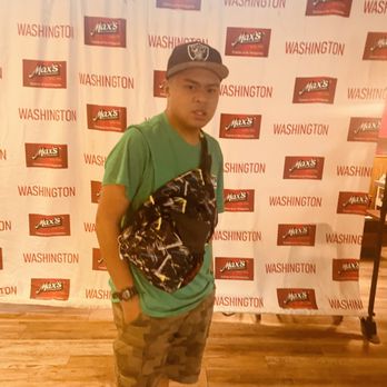 Max's Restaurant - Seattle - Jeremiah - Filipino Near Me - Tukwila, Washington