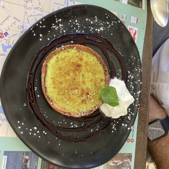 Le Grain de Sel - Tarte fruit rouges et pistaches - French Near Me - Brive-La-Gaillarde, 19