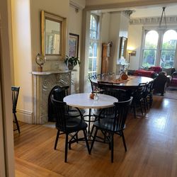 Camellia Inn - Part of the dining area for breakfast