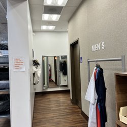 Sierra - Men's fitting rooms
