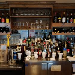 Pharos Restaraunt - Our fully stocked bar, come enjoy one of our classic cocktails or Ontario craft beers.