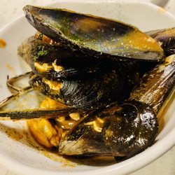 El Almacen - Spicy mussels
