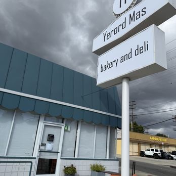 Yerord Mas Bakery and Deli - Armenian Near Me - Glendale, California