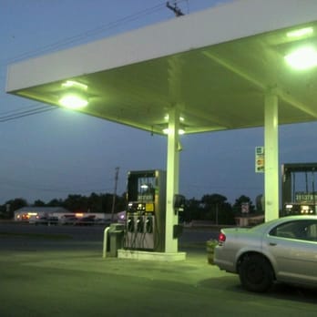 Stewart's Shops - a gas station at night - Convenience Stores Near Me - Philadelphia, New York Stewart's Shops - a gas station at night - Convenience Stores Near Me - Philadelphia, New York