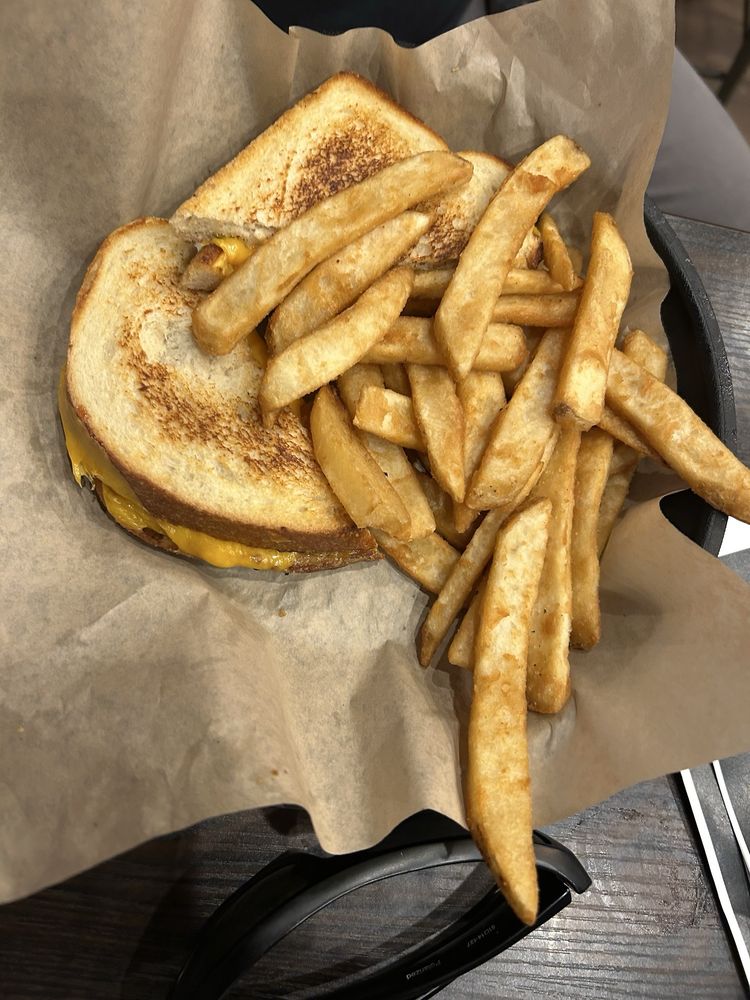 Shindigs Country Kitchen Bar & Stage