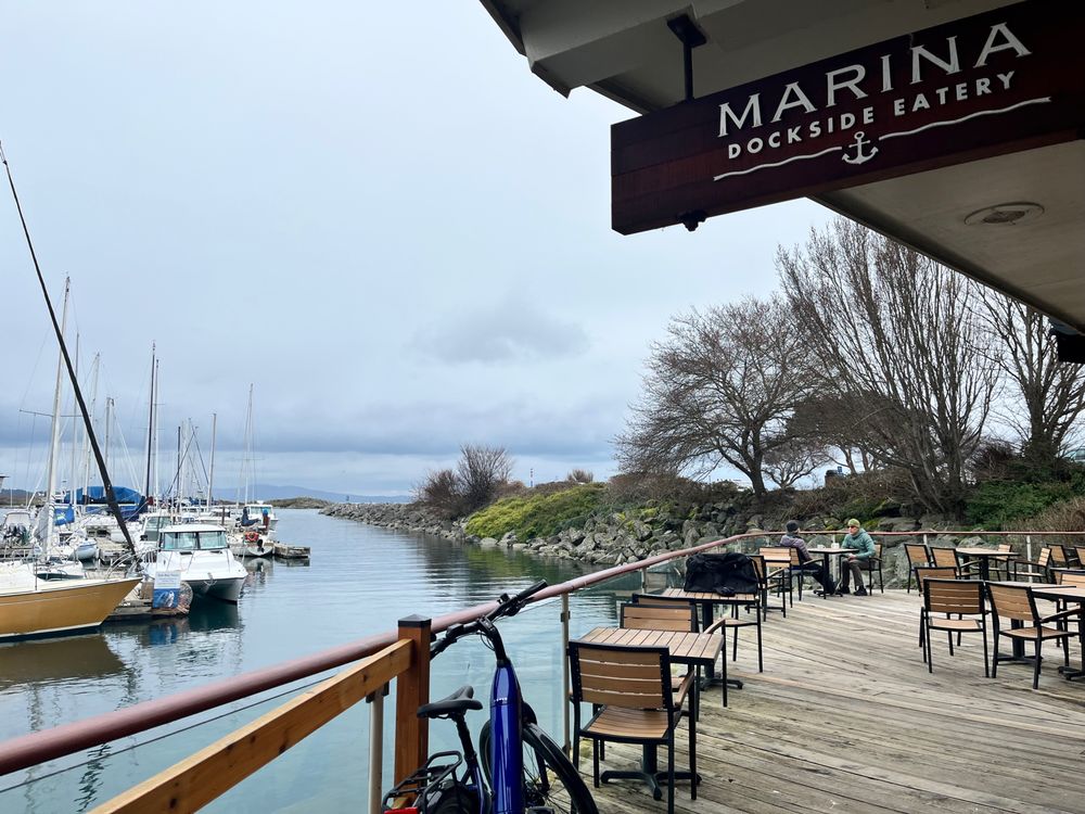 Marina Dockside Eatery Logo