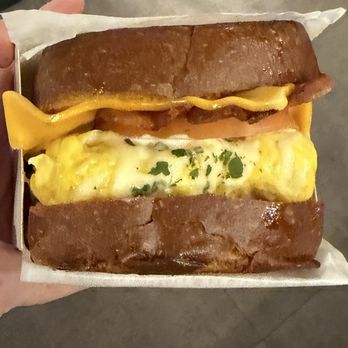 Egg Club Wellesley - Bacon & Cheese w/Tomato added - Breakfast & Brunch Near Me - Toronto, Ontario Egg Club Wellesley - Bacon & Cheese w/Tomato added - Breakfast & Brunch Near Me - Toronto, Ontario