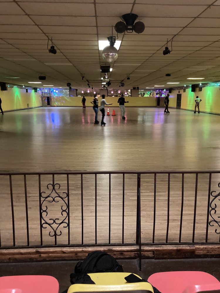 HOOVER SKATE ARENA Updated October 2024 4623 Hoover Ave, Dayton