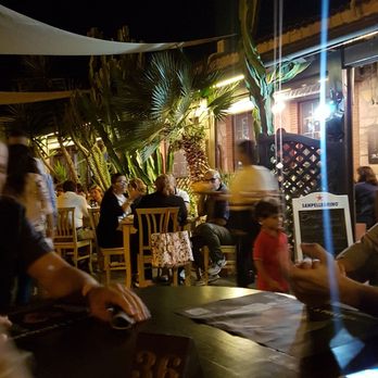 St. Justin - All'esterno Per apprezzare le ultime serate estive. - Pizza Near Me - Mondragone, CE