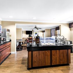 Comfort Inn East - Breakfast Area