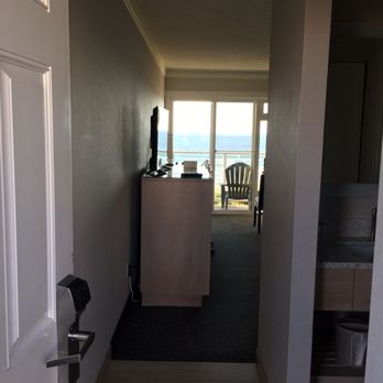 Hallmark Resort - Entryway to Room 328 - Resorts Near Me - Newport, Oregon Hallmark Resort - Entryway to Room 328 - Resorts Near Me - Newport, Oregon