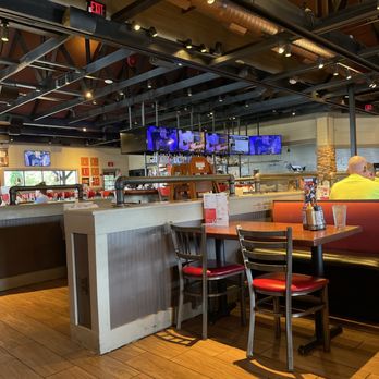 Smokey Bones Dayton - Great Location!  Near Hotels. - Barbeque Near Me - Dayton, Ohio